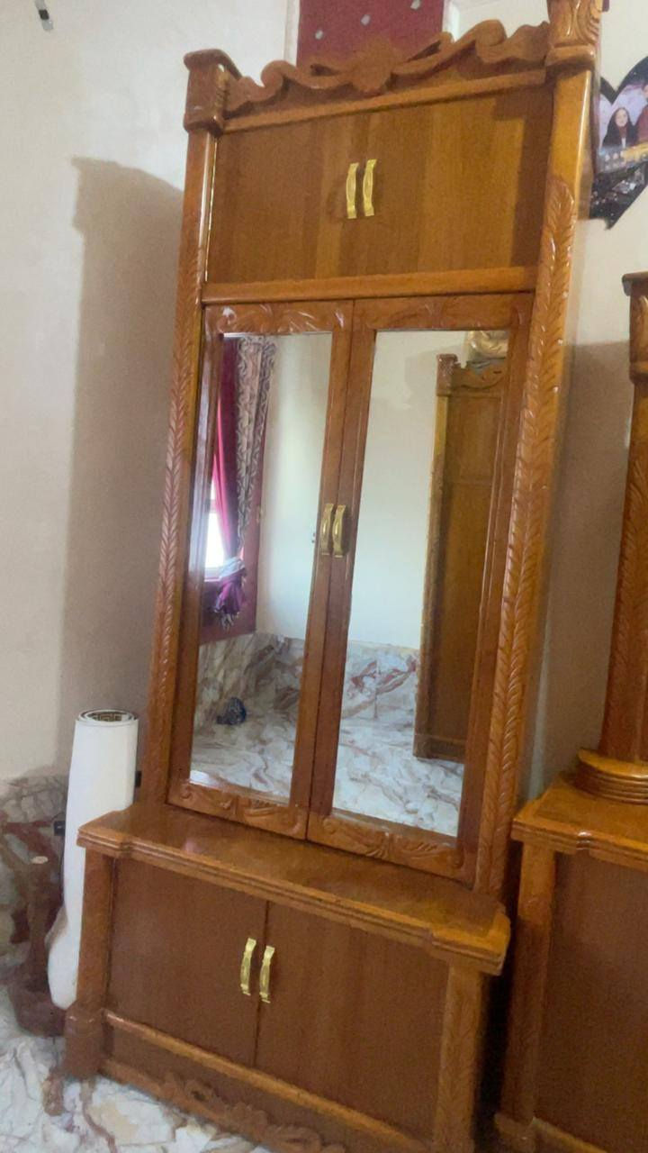 سلام عليكم غرفةاخشاب للبيع استخدام قليل االسعر خاص او علئ رقم *********** واتس اب
