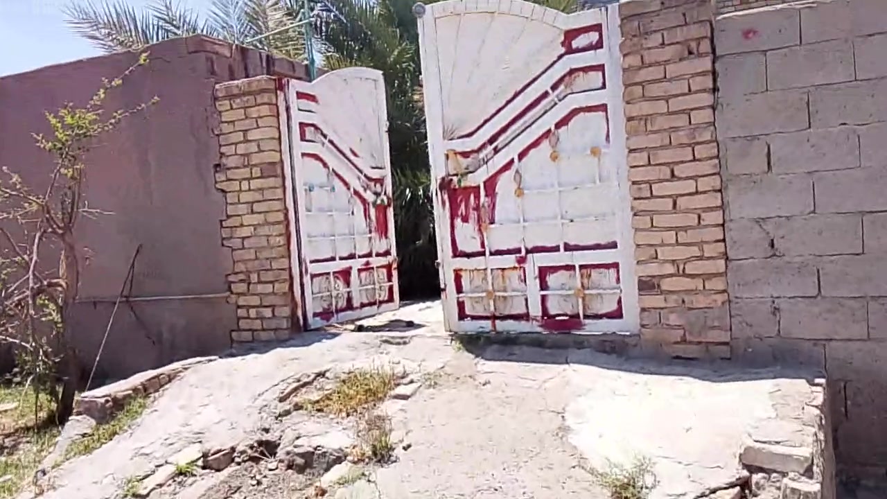 سلام عليكم بيت للبيع مساحه 1000 متر البيت صاير فرعي يبعد عن الشارع العام 450 متر للمعلومه البيت صار بي تماس كهربائي واحتركت بي غرفه فقط امه الباقي دخان يرادله ترميم سعره 40 وبيه مجال البيت شغل درجه اولى *********** أو واتساب نفس الرقم
