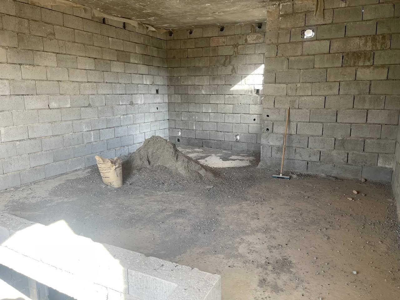 سلام عليكم من رخصه أدمن هيكل للبيع المساحه 100متر مربع 10*10يتكون غرفة نوم واستقبال ومطبخ مفتوح مع صاله ومجموعه صحيات  وقاط ثاني غرفه جبيرة 
مسوين مجاري وبواري وسبتتنگ حفرة صحيات 
الموقع دارة کناره كيعان حجي حازم فرع مجمع تمار 
للاستفسار اتصال على الرقم 
***********
