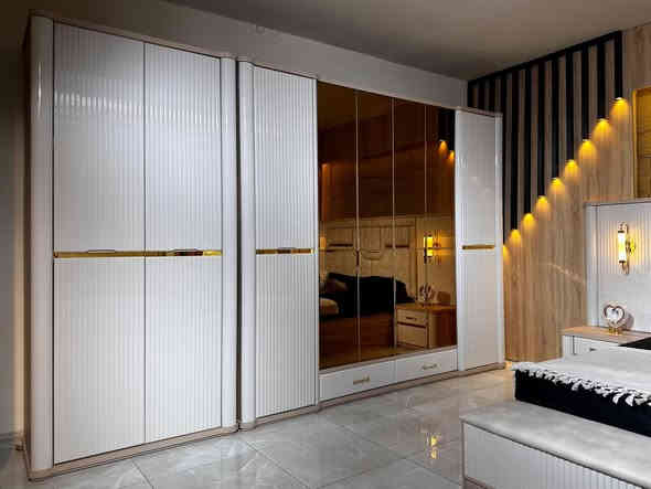 غرف نوم 11 قطعه صيني 
كنتور 8ابواب 
طول الكنتور 3 متر و 80 سم 
الجربايه مخزن جكات 
كومديات اناره ميز مرايه اناره 
السعر مليونين و 750 الف 
للحجز والاستفسار راسلونا وات ساب ***********
 نقل وشد داخل مركز البصره مجاني توجد خدمه توصيل للاقضيه والنواحي والمحافظات الجنوبيه بأسعار مناسبة ملاحظه ما تدفع اي مبلغ قبل لا تنشد وتكمل ابيتك عليكم بس تنزيل الكراتين من السياره لداخل البيت
