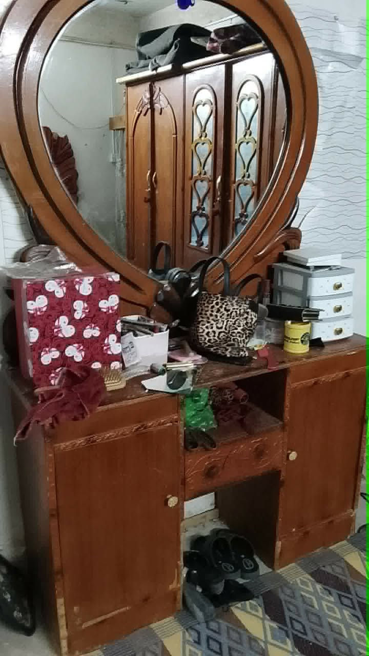 غرفه عراقي 5 قطع نضيفه اضرار كلش بسيطه مماثره على الغرفه تكمه نضيفه دواخلها نضيفه 
السعر/350 بيها مجال
العنوان/ بغداد الزعفرانيه


**إذا كنت صاحب هذا الإعلان وتريد حذفه لأي سبب، رجاءا أرسل رسالة إلى الدعم الفني**