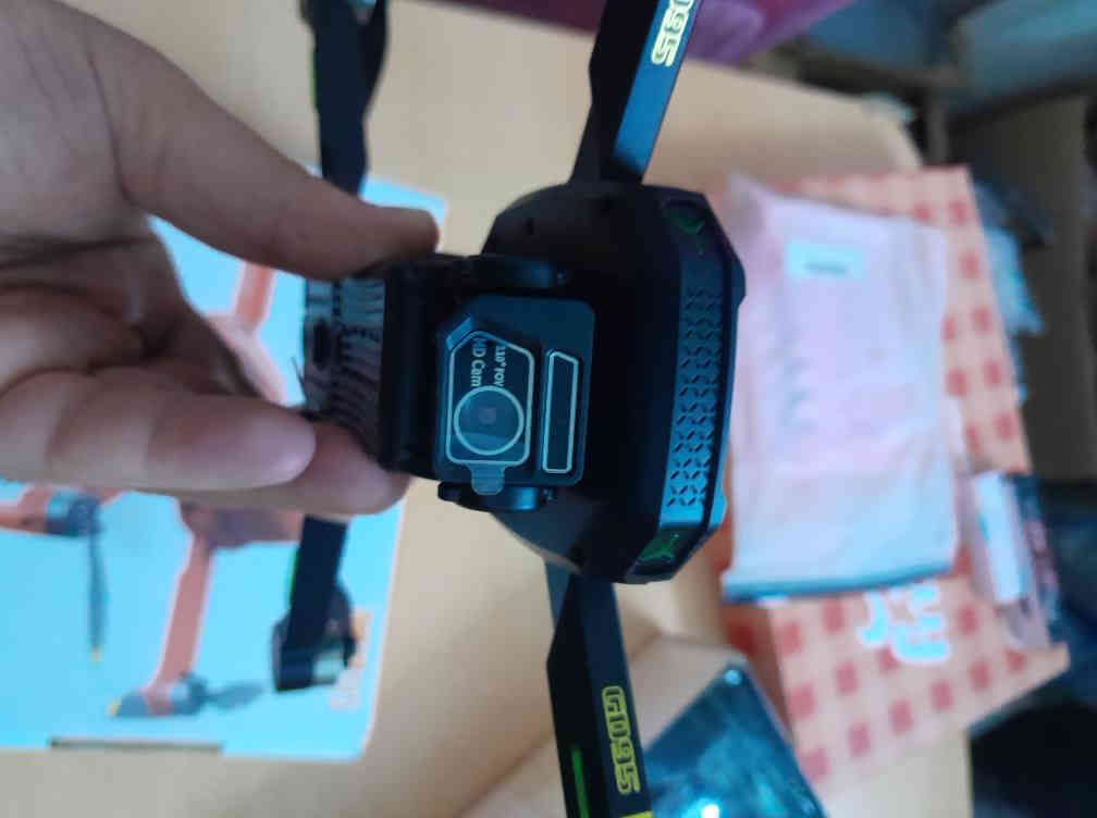 السلام عليكم اخوتي درون عدد ٤ للبيع شلع او بدون مومشكله
جديد وشغالات ونوعيات كلش زينه ومواصفات للاستفسار 
*********** مكاني بغداد
