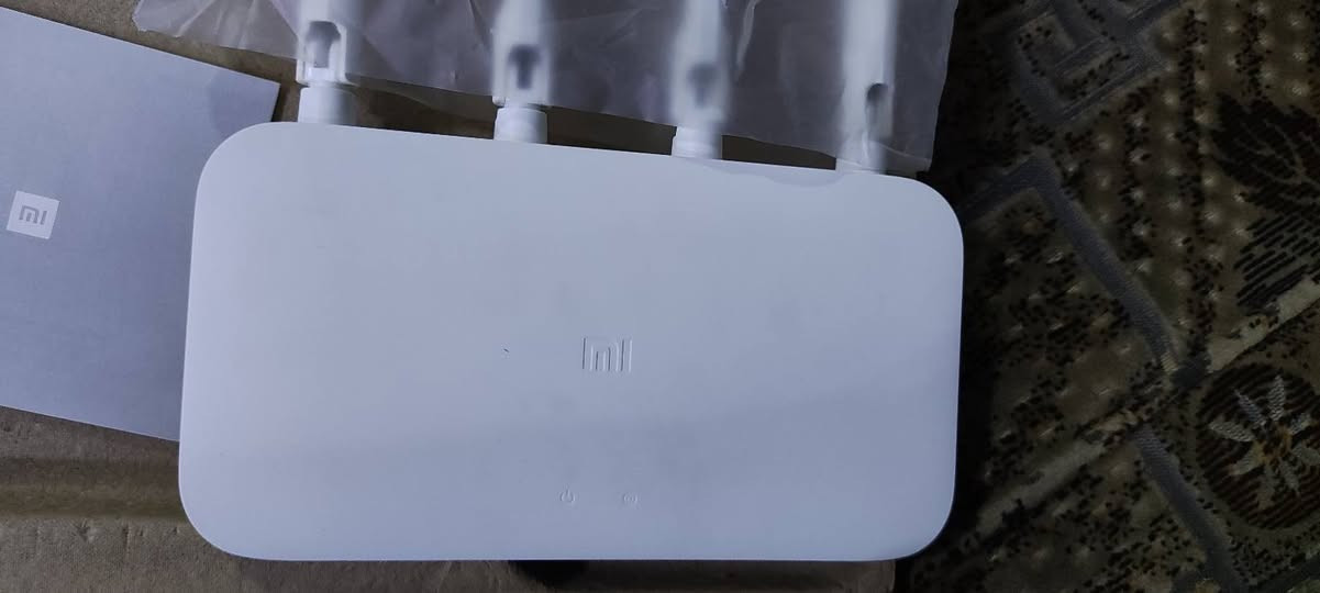 🌐 للبيع: راوتر شاومي الاقتصادي Mi Router 4C
تعاني من ضعف الإنترنت بغرفتك؟ تريد راوتر إضافي يغطي مساحة بيتك بدون ما تدفع مبلغ كبير؟
الحل مع راوتر **Xiaomi 4C** الذكي!
🔥 **مميزات الراوتر:**
✅ **4 أنتينات قوية:** لتغطية واسعة وإشارة تخترق الجدران بكل سهولة.
✅ **سرعة 300Mbps:** ممتازة للتصفح، اليوتيوب، والسوشيال ميديا.
✅ **تحكم ذكي من الموبايل:** عن طريق تطبيق Mi WiFi (تكدر تحظر أي شخص يكنك بدون علمك وتحدد السرعات بضغطة زر).
✅ **ذاكرة 64MB:** يتحمل ربط أجهزة البيت والموبايلات بدون ما يعلق.
✅ **شكل أنيق وحجم مدمج:** يناسب أي مكان بالبيت.
📦 الجهاز جديد بالباكيت (متوفر الآن).
ممتاز جداً كراوتر أساسي للبيت  أو كـ (مقوي إشارة / Access Point) لغرفتك!
📍 **العنوان:** الموصل  - حي الوحدة
📞 **للحجز والاستفسار:** التواصل على الخاص


**إذا كنت صاحب هذا الإعلان وتريد حذفه لأي سبب، رجاءا أرسل رسالة إلى الدعم الفني**
