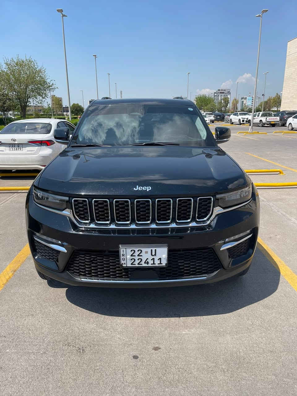 جيب موديل 23 4xe بلگن
3 أنظمة ( هايبرد - كهرباء - بانزين ) 
السيارة فول مواصفات 1/1 
4x4  فور ويل 
مقاعد جلد 
تدفئة مقاعد امامي و خلفي 
سقف بانوراما 
رادارات 
شفتات ستيرن 
صندوق كهربائي 
شاشة كبيرة 
بصمة  ابواب وصندوق

رقم اربيل بأسمي تحويل ثاني يوم 
هزة جديدة 

السيارة بجم كبس ..
حادثها صفح باب عكس السائق تبديل نفس اللون والباب الخلفي والجاملغ مصلح ومصبوغ بدون شاصي ولا لغد ولا حوض نهائياً 

ايرباك بردة فقط صفحة اليمين وراجع سستم حتى كلوب مامشتغل 
سيارة جديدة كلش على ايدي محرك وكير وتبريد وصدر كله بلاد وجديد 
مكانها بغداد المنصور او الغزالية 
***********
سعرها 280 $ وبيها مجال
