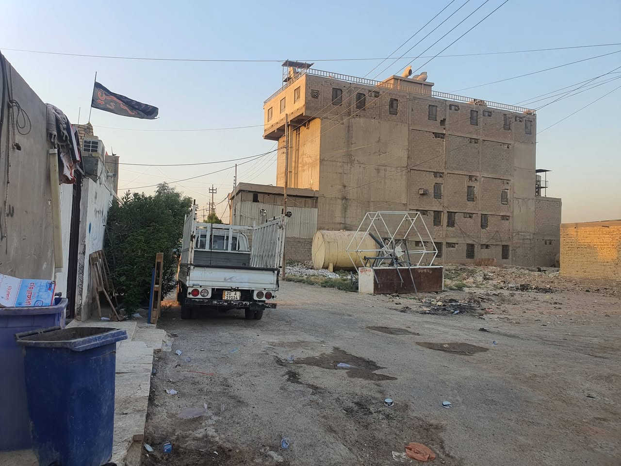 🏡 فرصة استثمارية ممتازه قطعة أرض زراعية للبيع

للبيع قطعة أرض زراعية بمساحة 100 متر مربع (سند 25 زراعي رسمي - مكاتبة مع صاحب الدوانم الرسمي).

📌 تفاصيل الأبعاد والموقع:

المساحة: 100 متر مربع.

الواجهة: 5.75 متر.

النزال: 17.5 متر.
السعر = ٢٩.٥٠٠.٠٠٠ تسعة وعشرون مليون ونصف فقط 

الموقع:  بغداد : الرصافة / العبيدي / الشارع المقابل لجامع العبيدي / شارع معامل الطحين 
موقع ممتاز وقريب جداً من الشارع الرئيسي.

⚖️ الأوراق: سند  زراعي رسمي مضمون مكاتبة مباشرة مع المالك.

📞 للإستفسار والتواصل واتس اب متوفر : *********** ابو احمد
