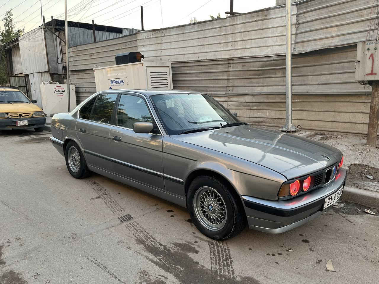 BMW 1990
رصاصي گير عادي 6سلندر مسكر عدل فتحه سلايت 
كير ومحرك وتبريد خير من الله 
 رقم سليمانية 
السياره فول عادي 
صدر امامي خلفي خير من الله 
السياره كلشي بيها جديد 
ادامه كامله للمحرك 
بلكلت نوزلات لايتات باتري شوته فلاتر كله جديد 
السياره نظيفه ومايحتاج الها شي 
***********
مكاني بغداد الدورة 
سعرها 58
