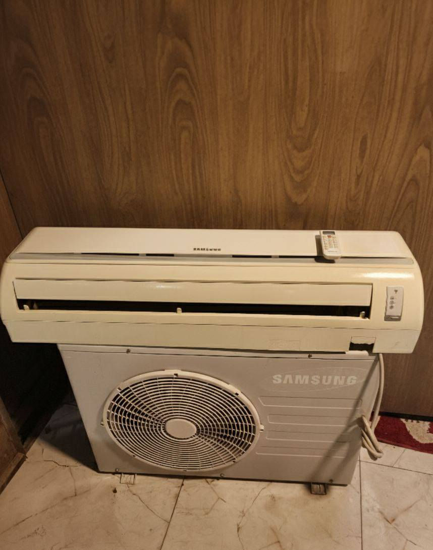 سبلت سامسونك طنين نظيف جداً كامل
سبلت جنرال طنين شغالات ثنينهن ومابيهن نقص 👇🏻
مكانهن حي الجهاد بغداد اكو توصيل ***********
