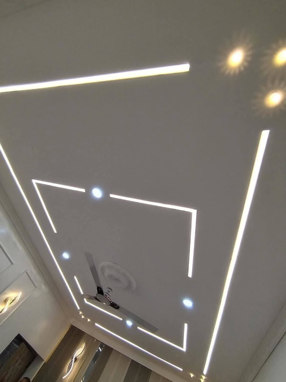 *********** 
ديكورات محمد - لمسة الإبداع الفني ✨
رتب بيتك قبل رمضان مبارك 💐
نقدم لكم أحدث صيحات الديكور لعام 2026:
✅ جبس بورد مغربي(سقوف وقواطع)
✅ فلين داخلي وخارجي.سحبات بورك 
✅ بديل الرخام والخشب
✅ أصباغ داخلية وخارجية
✅ ورق جدران ولاصق ذهبي وجام 
​📞 للتواصل والاستفسار: ***********
دقة في العمل.. سرعة في الإنجاز 🛠️
