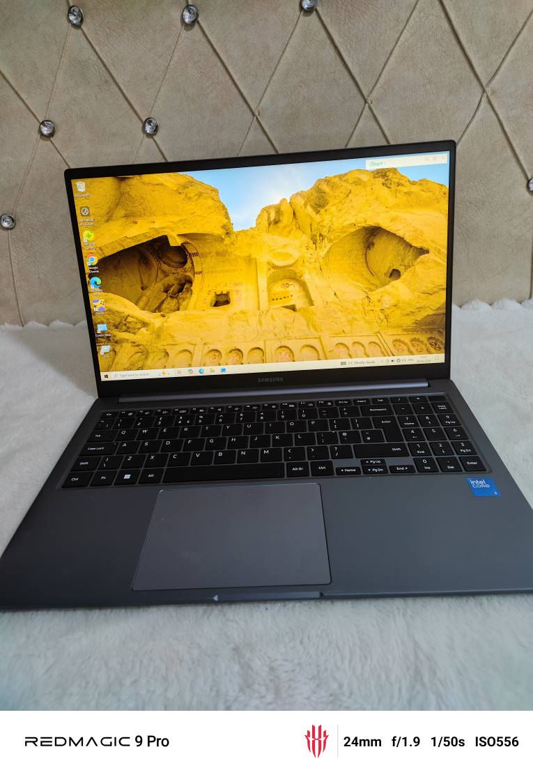 بۆ فرۆشتن  ئەم لاپتۆپە  بەریتانیە
نرخی 250. هەزارە  
شوێن چوارقورنە حاجیاوا 
ڕەقەم  ***********
*********** رانية, السليمانية
