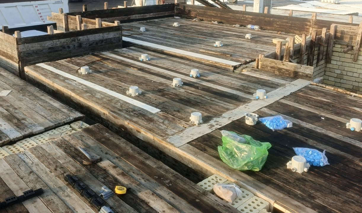 🏡 كل تأسيس متقن هو بداية منزل آمن ومريح لسنوات طويلة.
تم بحمد الله تنفيذ تأسيس كهربائي متكامل لمنزل بمساحة ١٢٥م مكوّن من طاب واحد مع الالتزام بأعلى معايير الدقة والجودة.
🔹 التأسيس باستخدام أسلاك سيمنز الفنار لضمان الاعتمادية والأمان. 🔹 تنفيذ منظومة كاميرات مراقبة (٥ كاميرات). 🔹 تنفيذ منظومة إنترنت بتوزيع احترافي يضمن أفضل أداء واستقرار. 🔹 تنفيذ جميع الأعمال بدقة واهتمام بأدق التفاصيل لضمان أفضل نتيجة.
نسأل الله أن ينال عملنا رضاكم، وثقتكم هي الدافع لتقديم الأفضل دائماً.
📞 للاستفسار والحجز: ***********
