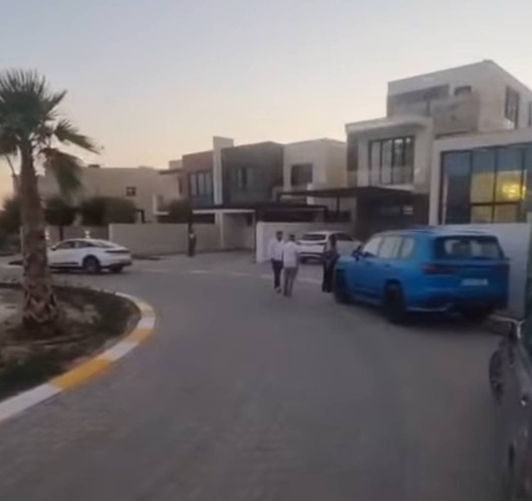 أستثمر أو أسكن مع عائلتك في أول منتجع سكني بأجواء سياحية بخدمات سياحية في قلب بغداد 
متواجدين في مركز  المبيعات داخل المشروع 

لزيارة المشروع 
أحجز موعد لزيارتك على الأرقام التالية: - 
***********
***********
