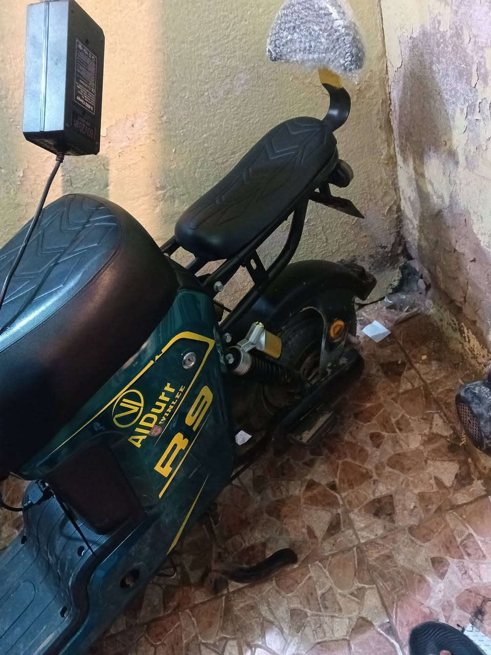 السلام عليكم دراجه شحن للبيع موديل 25 لون زيتوني بطاريات خمسه 32 امبير سرعه 99 دراجه نضيفه سعر 390 وبيها مجال قليل العنوان بصره ابو خصيب حي العسكري للاستفسار *********** واتساب رصيد
