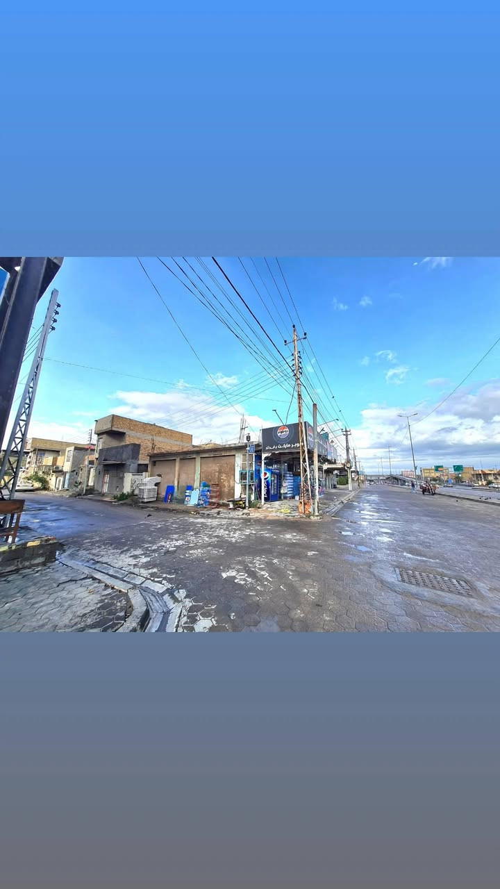 دار طابقين للايجار فقط ايجار .
ايجار مدى طويل لا يؤجر اشهر.
في حي الوفاء مقابل الجامعة على االشارع العام قرب المجسرات خلف شارع البانزين خانة خلف المدارس .

غرف نوم عدد ٣ 
حمام عدد ٣
صالة عدد ٢
مطبخ ، استقبال ، مخزن ، طارمة صغيرة 

السعر ٣٥٠ الف 🔒


**إذا كنت صاحب هذا الإعلان وتريد حذفه لأي سبب، رجاءا أرسل رسالة إلى الدعم الفني**