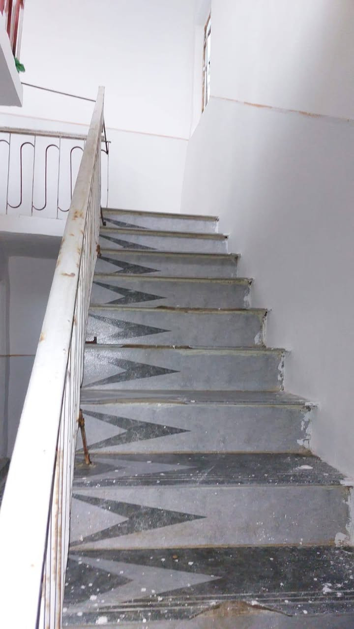 السلام عليكم ورحمة الله وبركاتة 
دار للبيع سند 25 تحويل مباشر 
محيزم السابعه قرب مدرسه بابل قرب شارع 100
مساحته 100 فوك غرفه وصالة وجوة غرفه وهول واستقبال ومطبخ صب كونكريت 
وهذا الرقم ***********
