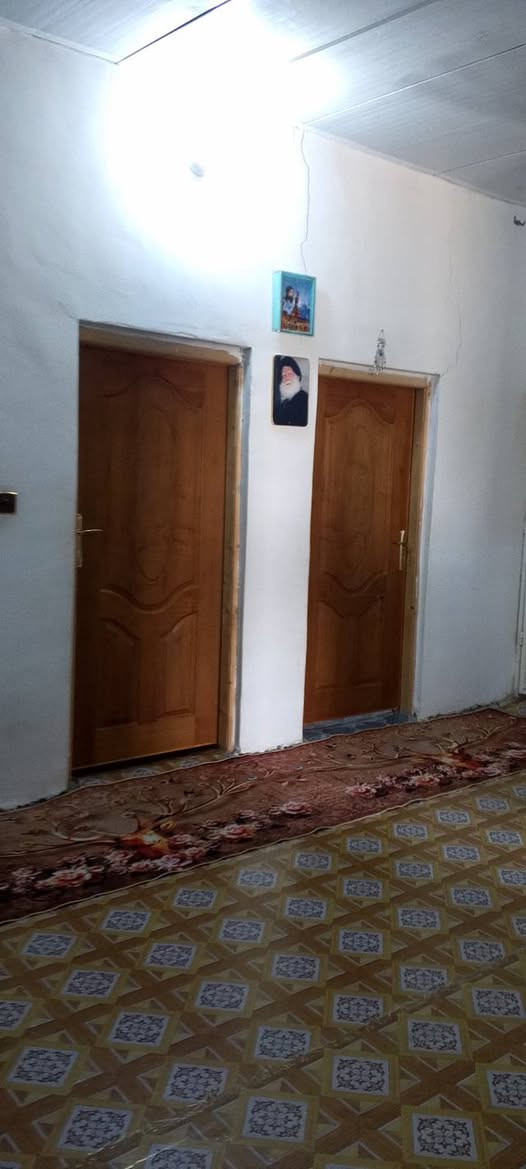 السلام عليكم دار للبيع النعمانيه بالمتنبي طابو زراعي سند ٢٥ سقف سندويس المساحه ١٨٠ للاستفسار ***********
