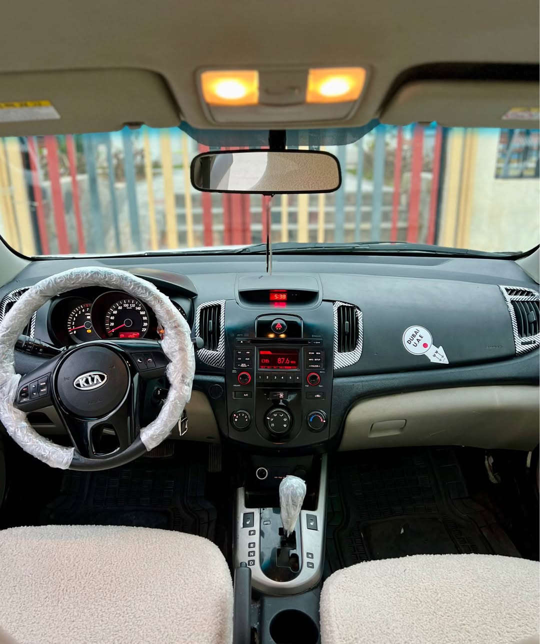 بسم الله الرحمن الرحيم(***********)
Kia Cerato 2009 بڕاوەی دوبەی
کیا سیراتۆ مواسفات کۆری ٢٠٠٩ ئیکۆ
کوشن هیتەرە دەبڵ گیڕە ناو زەردە حاسەیە
ویل گەورەیە ئاوێنە ئیشارەتە کوشن جڵدە 
گێچ زینۆن و تەنجیل بلوتوسە ABS
سوکان تەلەفون و ڤۆلیۆمە سپیری لەگەڵە
مەکینە بچوکی دکشن بەرزە مەرغوبەکەیە
تەقە و رەقە و تەبرید سارد گەرم برێک بەشەرت
سەقفی بۆیاغ نییە گیر و مەکینە بەشەرت
ناو دەرگای لای سەکن لیدرانی پیوەیە 
سعری ٤٨ کەمیک مەجالە شوین ڕانیە
*********** ڤایبەر و واتسئاپی لەسەرە رانية, السليمانية
