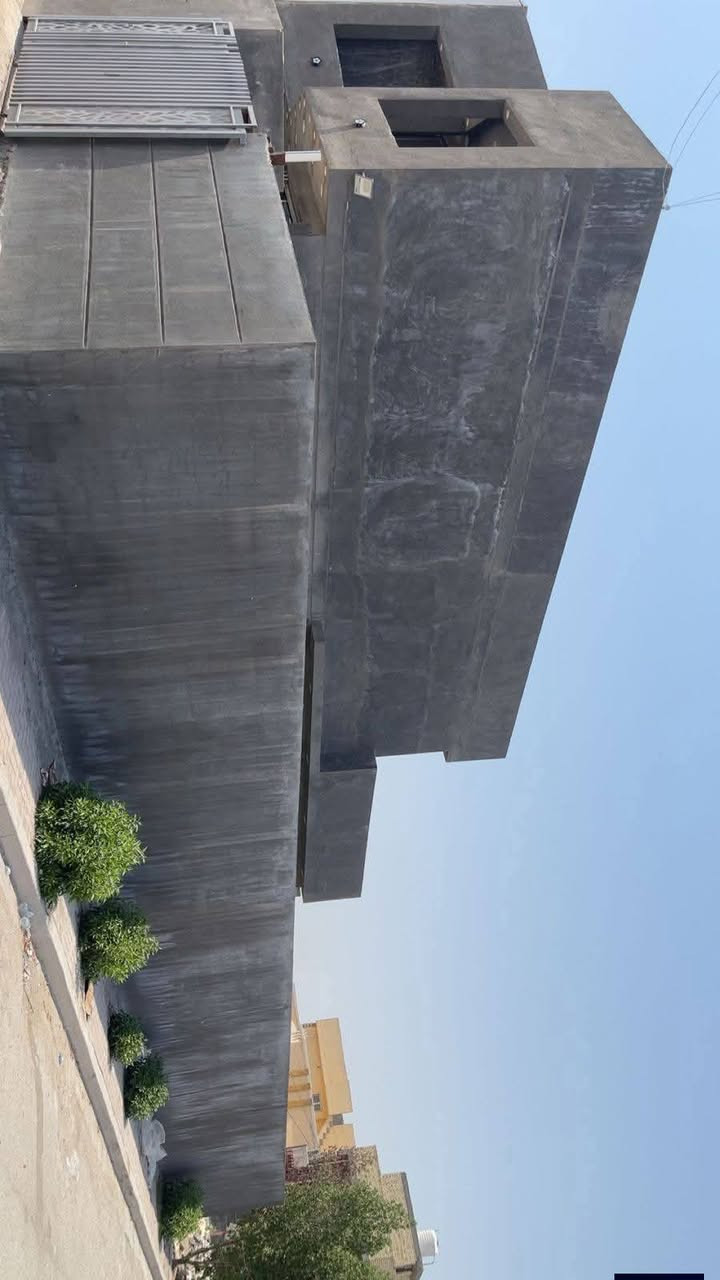 السلام عليكم بيت للبيع مساحة ارض 300مترمساحة بناء 160حديقه كراج سياره 140متر البيت ركن قريب ع شارع عام المدائن سلمان باك منطقه تصنيع شارع قاعة اوسكار طابو صرف الاستفسار ***********
