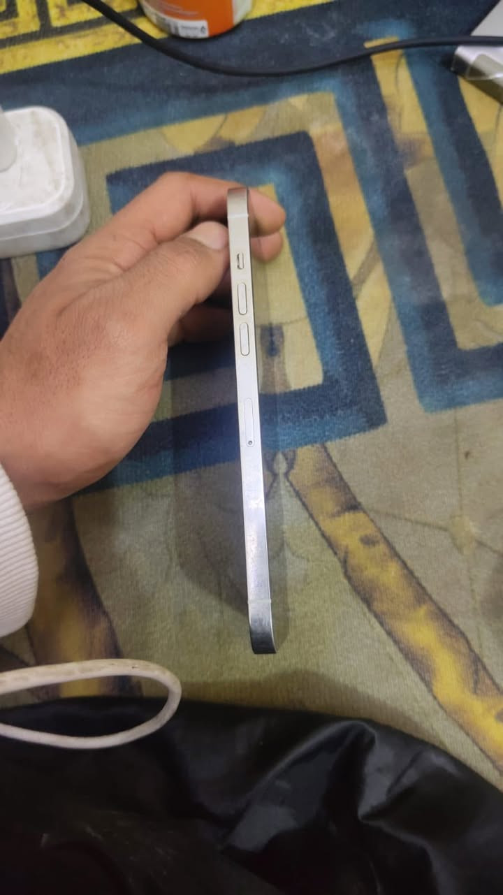 السلام عليكم
آيفون ١٢ برو ماكس بذاكرة ٢٥٦
بطارية ٧٥بي خلل شاشة وسماعة فقط 
للاستفسار واتساب ***********
