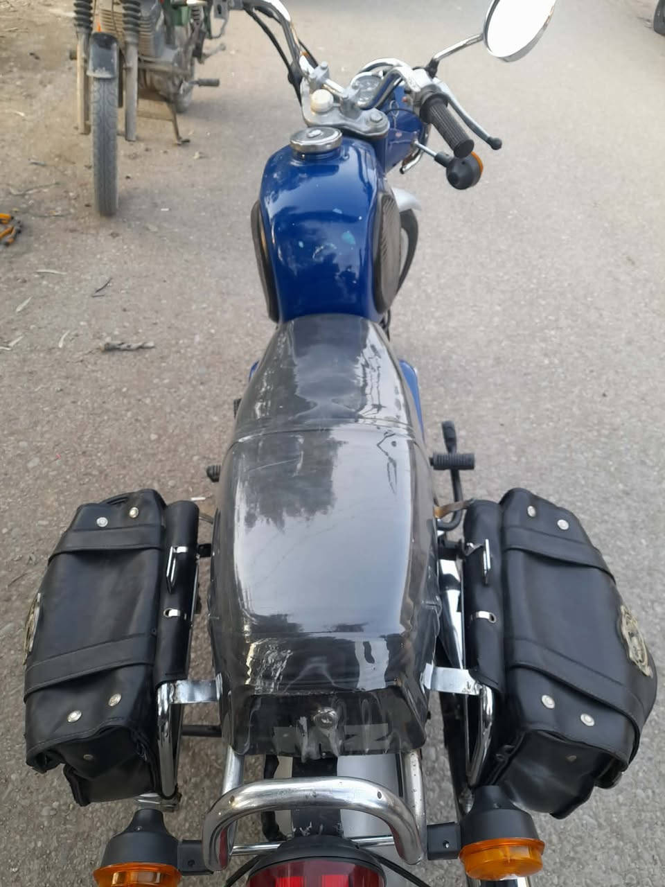 السلام عليكم اخواني درجه للبيع ٨١ بدون درجه كهربائيات كلها شغاله سيبايات خلفيه الماني نيكل مع جنط كشن جديد وياله بوربرن حصر سعرها ٩٠٠ بيها مجال بيع مسعجل اليريدها بي خبر ويدلل عنواني ديالى المقداديه *********** تحياتي للجميع
