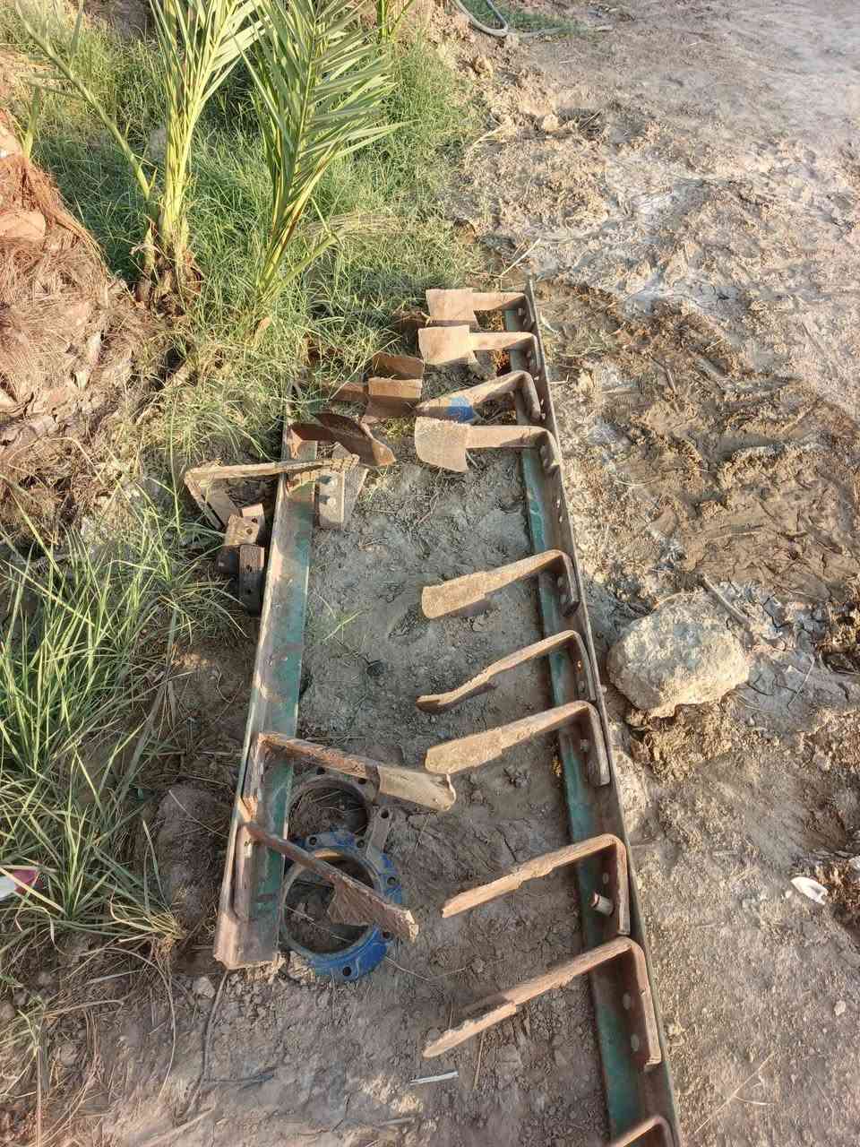 سلام عليكم دسك شغل عباس المضهر من فطر ومن الحيم محور طاسه بوربنات صوج جديده كامل هوه وقاشطاته للاستفسار على رقم ***********
