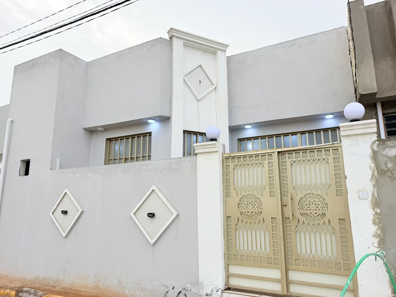 مساحه ١٠٠ م مربعه غرفتين نوم السعر مناسب
#هـ***********

طابو زراعي بالنجف // تعبر قرية الغدير// يم جسر الشهداء 

تبليط وقريب لشارع 
سعره ٤٢ 
*********** وتساب اواتصال
