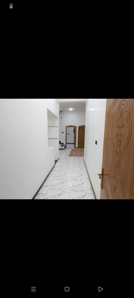 منزل للبيع مساحة 220م 
يحتوي على مطبخ واستقبال وصالة كبيرة 
وغرف نوم عدد2 طارمة كبيرة 
مكان بصرة شط العرب باب الهوى شارع باب الحارة 
الاتصال ***********
