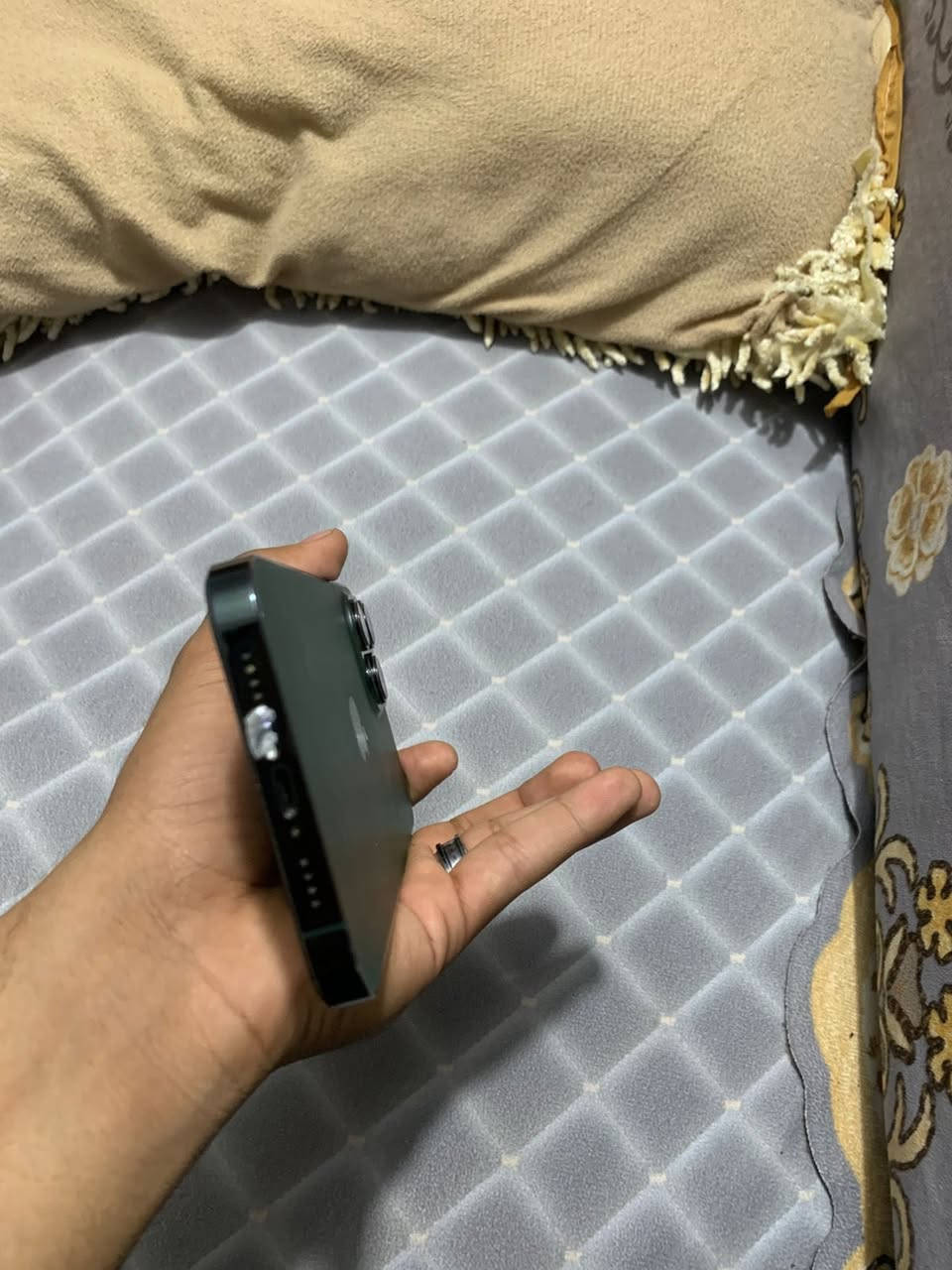 للبيع ✨
Apple iPhone 13 Pro Max بلون الزيتوني الفخم 📱💚

الجهاز نظيف جداً واستعمال مرتب، ما بي أي ملاحظة ولا أي عطل.
ما مبدل لا شاشة ولا بطارية، وكل القطع أصلية 100٪.
البطارية 77% والجهاز أداءه ممتاز وسريع.
اللون الزيتوني من أفخم ألوان الـ 13 برو ماكس ويعطي هيبة وفخامة ✨

الجهاز جاهز للفحص بأي مكان، والسعر مناسب جداً للشراية
الما سوم لا يتعب نفسه، والرزق ع الله 🤍
للاستفسار خاص �


**إذا كنت صاحب هذا الإعلان وتريد حذفه لأي سبب، رجاءا أرسل رسالة إلى الدعم الفني**
