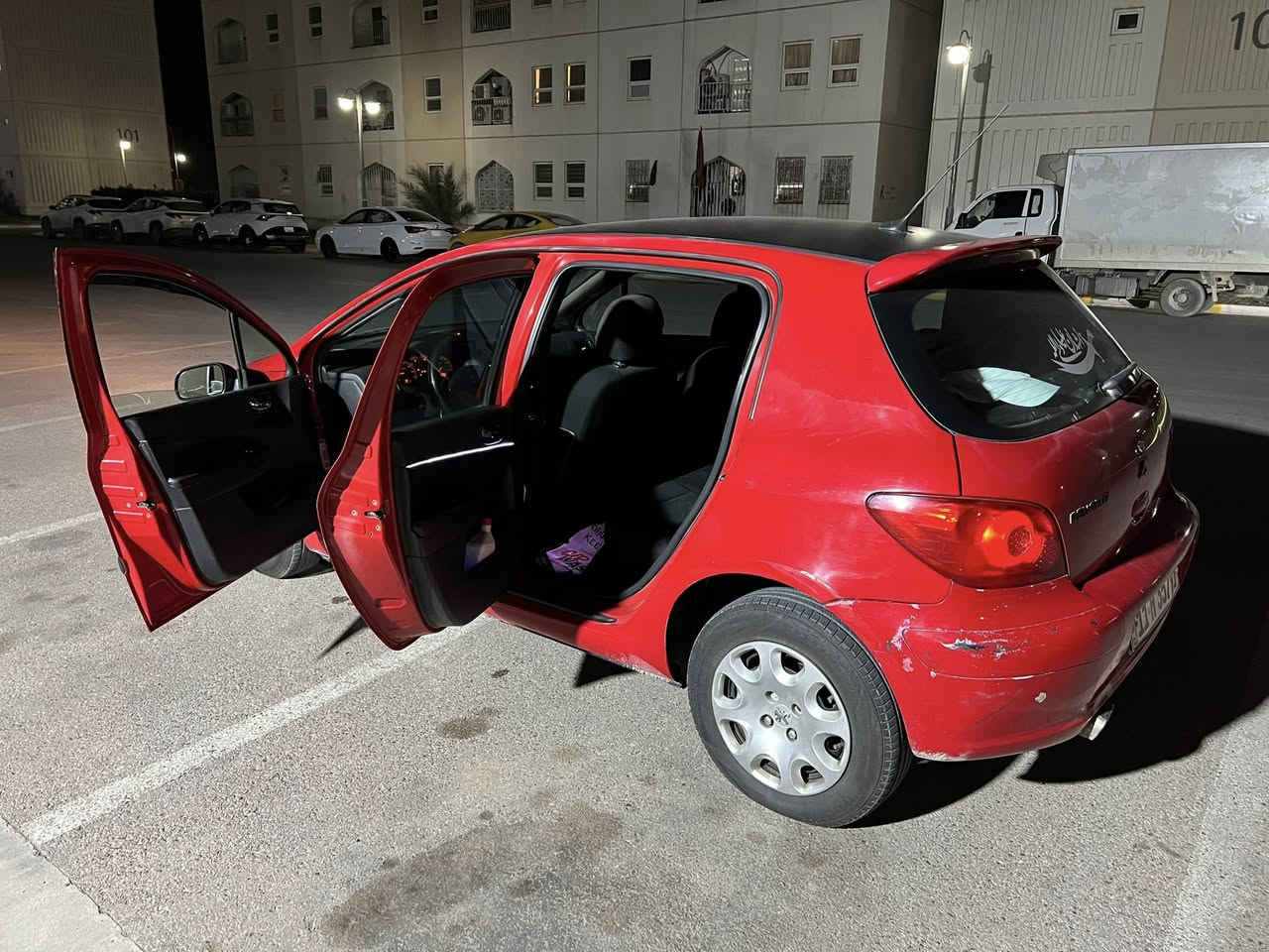 سلام عليكم بيجو 307 موديل 2006 للبيع  السياره كامله ما عده الصدر لامامي  نضيفه السياره السونار موجود بل صور شبيه صبغ وبيها نواقص بسيطه جدا 
تايرات 4 جديد 
سقف كنتاره 
سنويه بسمي تحويل ثاني يوم  
لايت عالي زينون 
كهربائيه كلها شغاله 
تبريد مالتها ثلج شرط الفحص 
سستم صوت شغال كله 
شاشه وكامره 
السياره معروضه 55 وبيها مجال حك الجيه مكاني جسر ديالى الجديد
لاستفسار اكثر اتصال او واتساب
***********
***********
