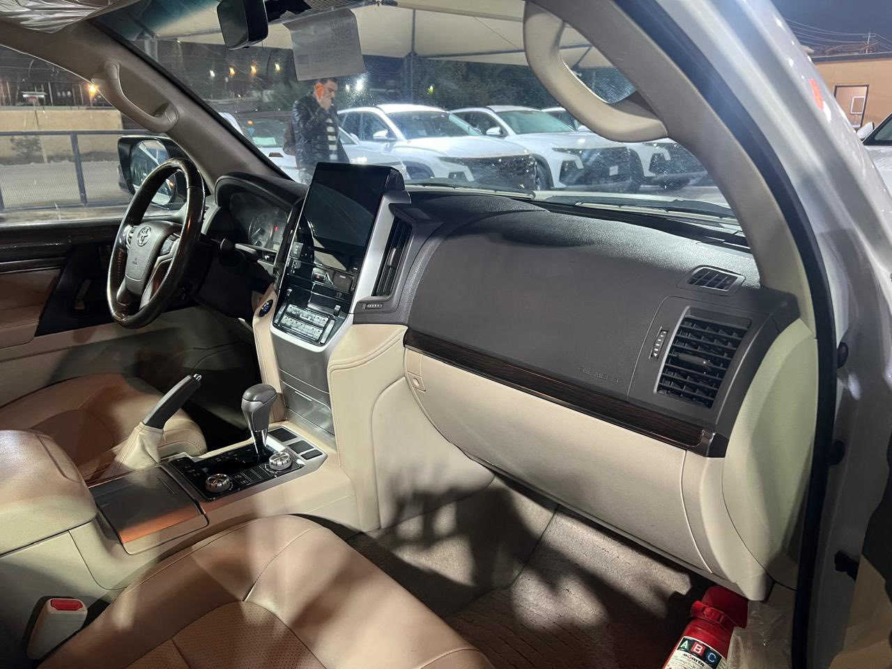 لاندكروز 2019 شركات مكاني كربلاء كفاله عامه فقط اصبع تكحيل فقط بقبق الجنطه السياره باسمي السياره جديده جدا احلى من الصور السعر 50 الف يعني 5 شدات الشراي يتصل ‭0771 858 0376‬او   ‭+964 780 124 1139‬
