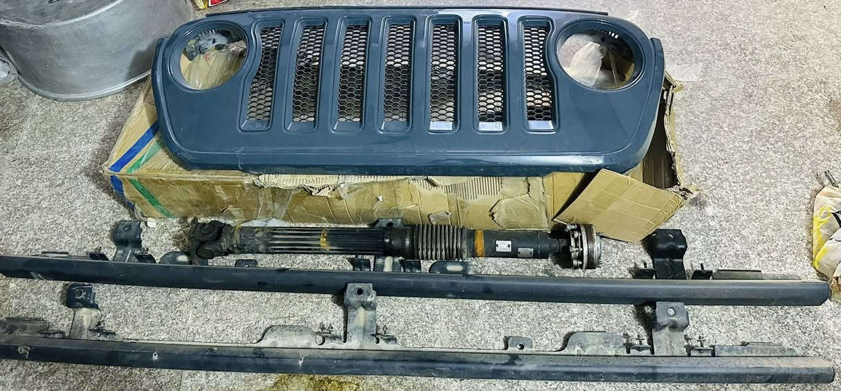 السلام عليكم
عندي غراض جيب لانكلر للبيع شباك و دوسات و كاردن بأسعار مناسبة الي يريد يتواصل ويايه 
***********
