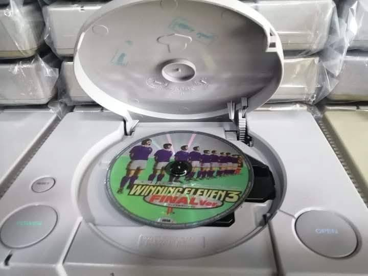 وصول وجبه بلي1 باله اصلي سحب عدسه شرط طلقه كامل كل ملحقاته مع5 أقراص هديه الجهاز يشغل أقراص كوبي وصلي سعر الجهاز 40  الف نضافة الاجهزه 90 متوفر كميه خير من الله للحجز والاستفسار واتساب ***********
