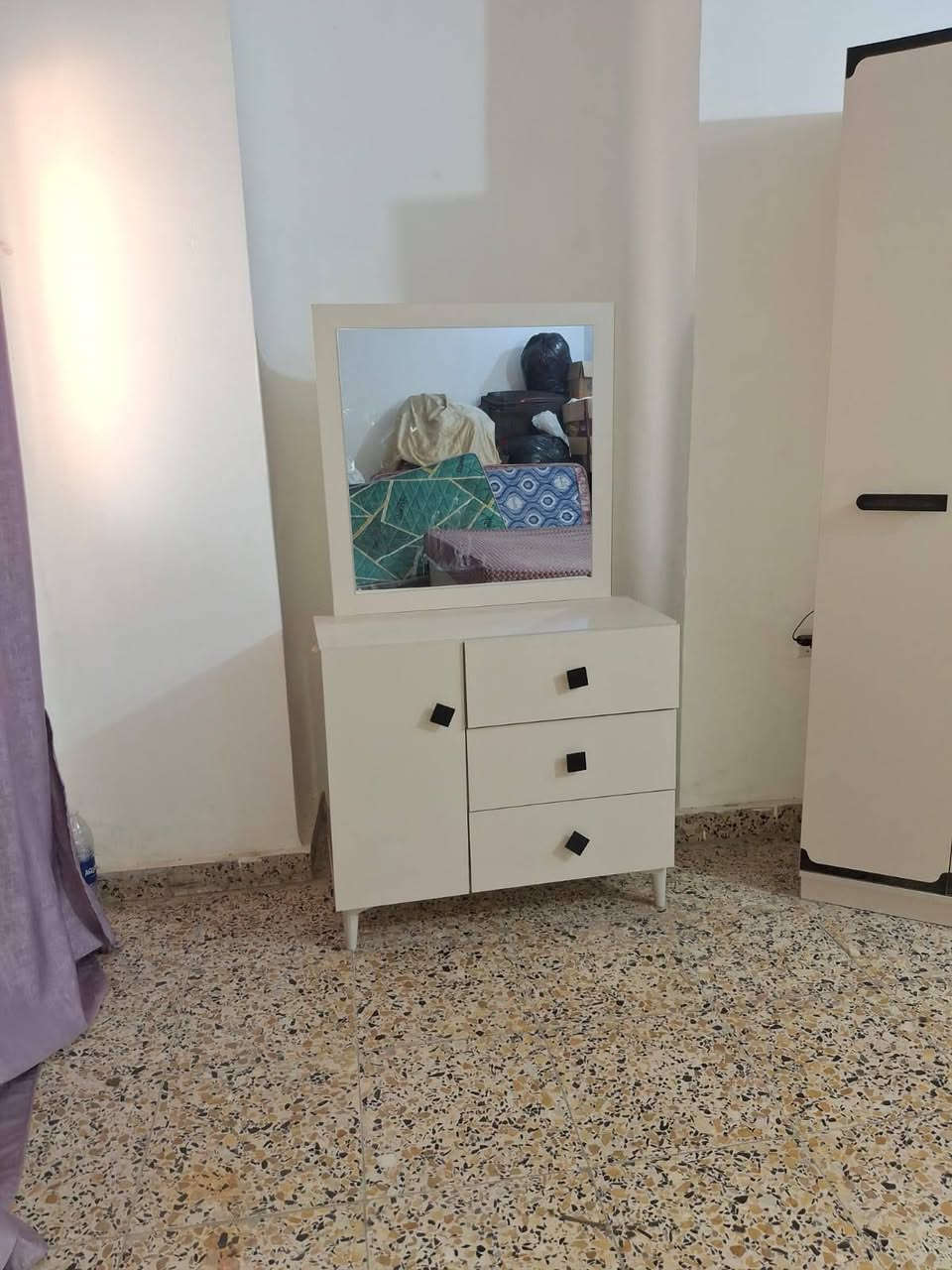 سلام عليكم غرفه تركيا درجه اولى نظيفه جدٱ مع دوشك مكاني بغداد سيديه لاستفسار الرقم ***********
