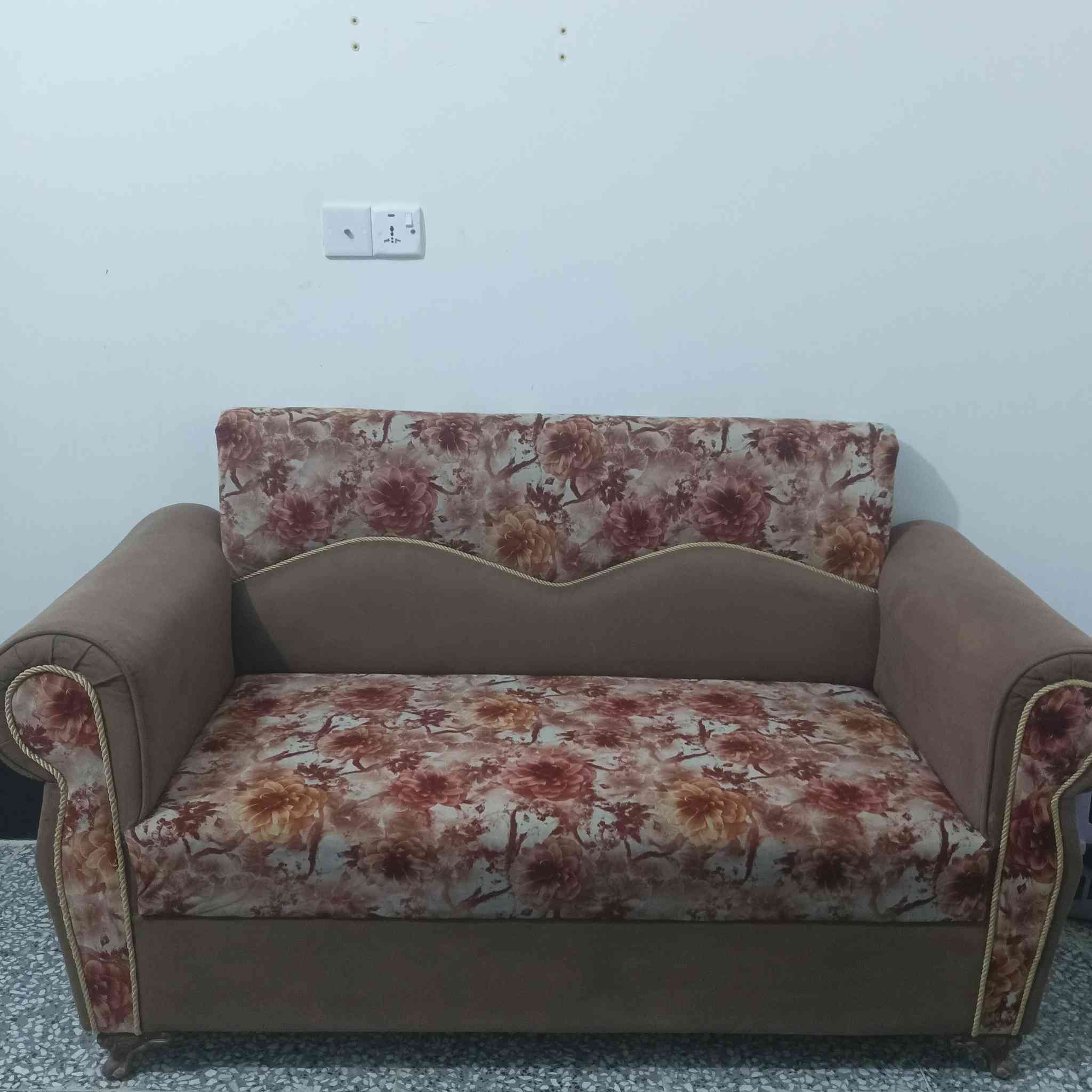 قنفات للبيع
السعر ٢٠٠
للتواصل / ***********
