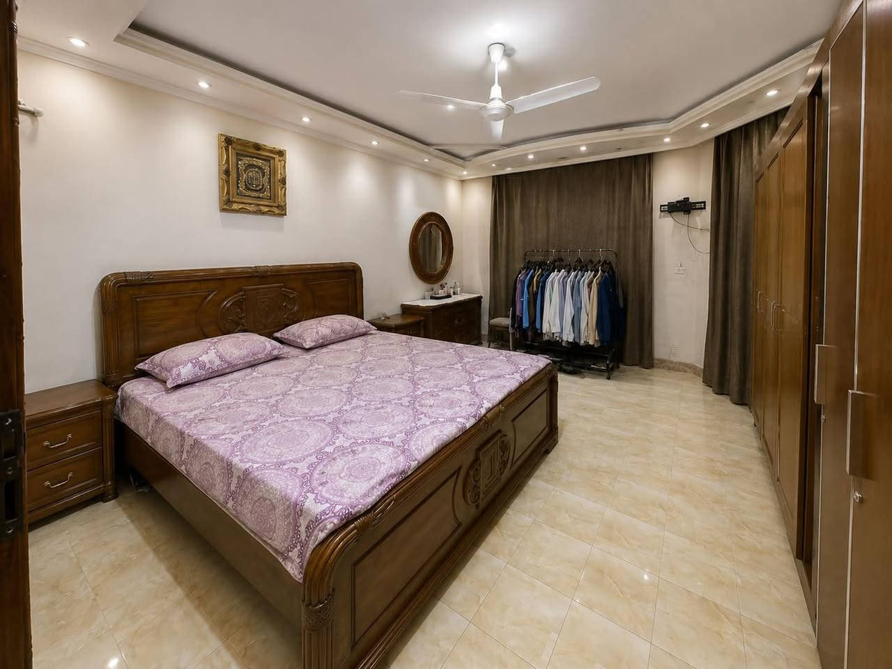 ٢٠٠متر بيت للبيع بناء حديث واجهية ٨نزال ٢٥ شهداء البياع يحتوي على صاله كبيره ومطبخ وهول وخدمات وغرفة نوم الطابق الثاني غرفتين ٣غرف نوم الواجهية حجر الأرضية مرمر قرب مدرسة موته قربها مدرسة متوسطة وابتدائية سعره ٥٥٠مليون 
***********
