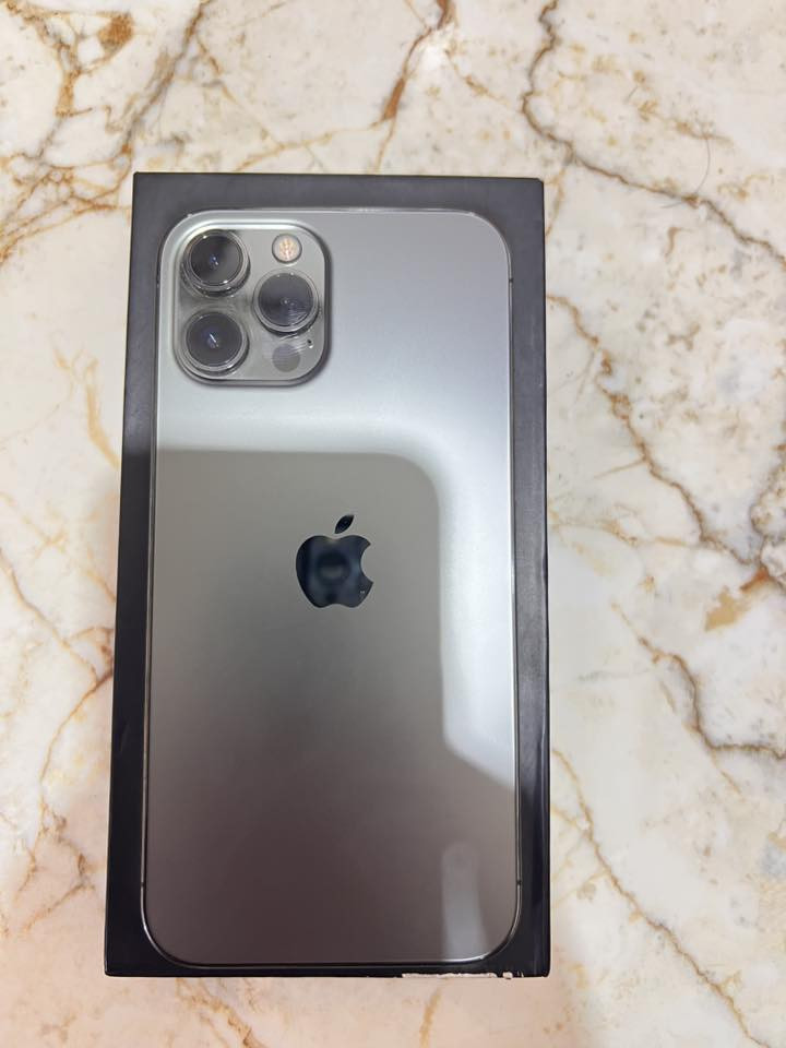 ايفون 12برو ماكس جهاز ما مفتوح وفحص بلادي
بطاريه 76 ما يصرف شحن حلو سعره 550 وبه مجال رقم ***********
