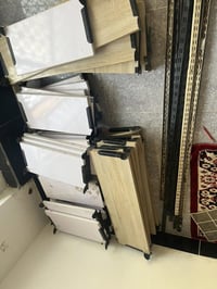 رفوف البيع نضيفه خشب هوه وسجه كامل سعر 180وبيها مجال شراي 07759422688