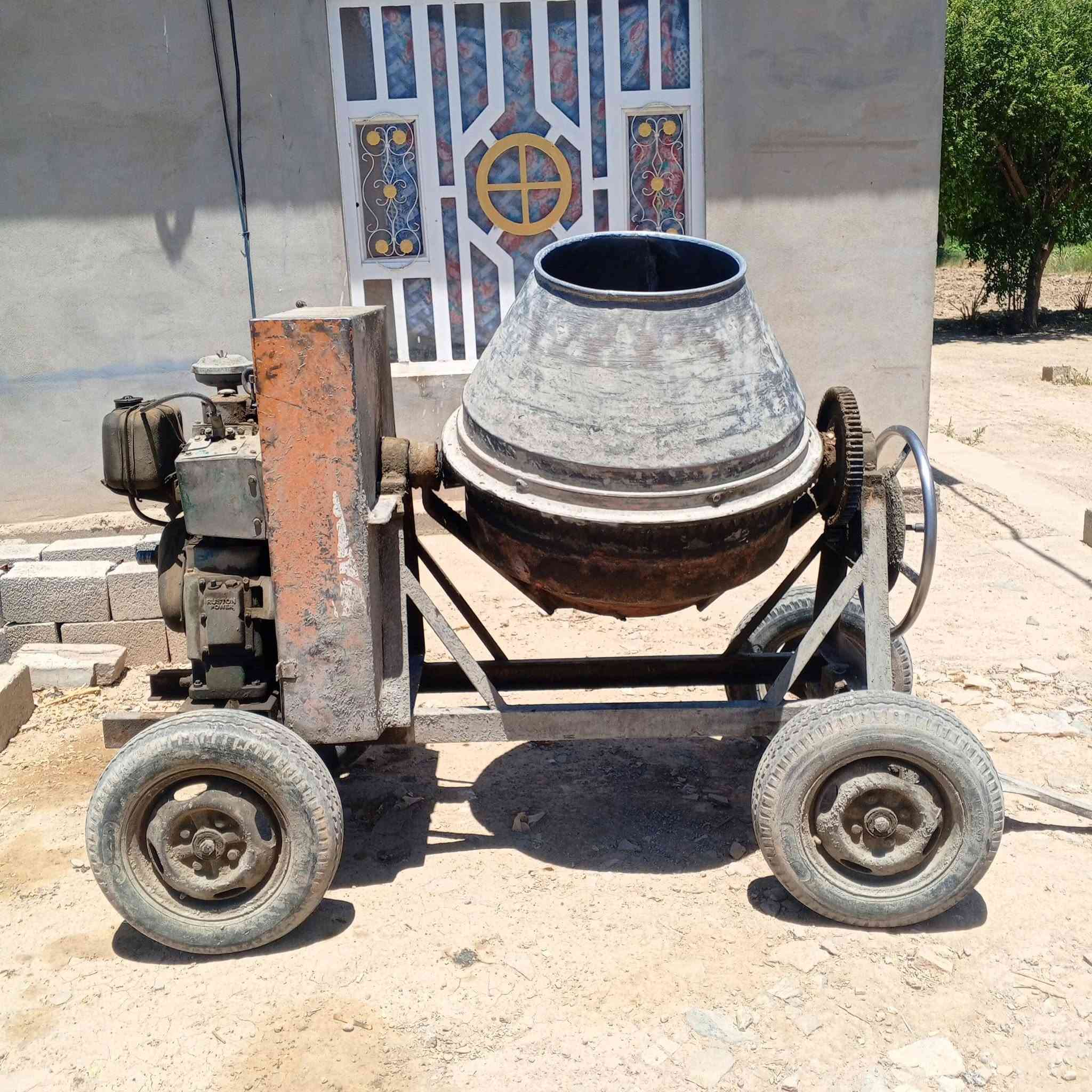 السلام عليكم خباطه للبيع عوزه ترتيب كم شغله سعر 850 وبيه مجال ***********
