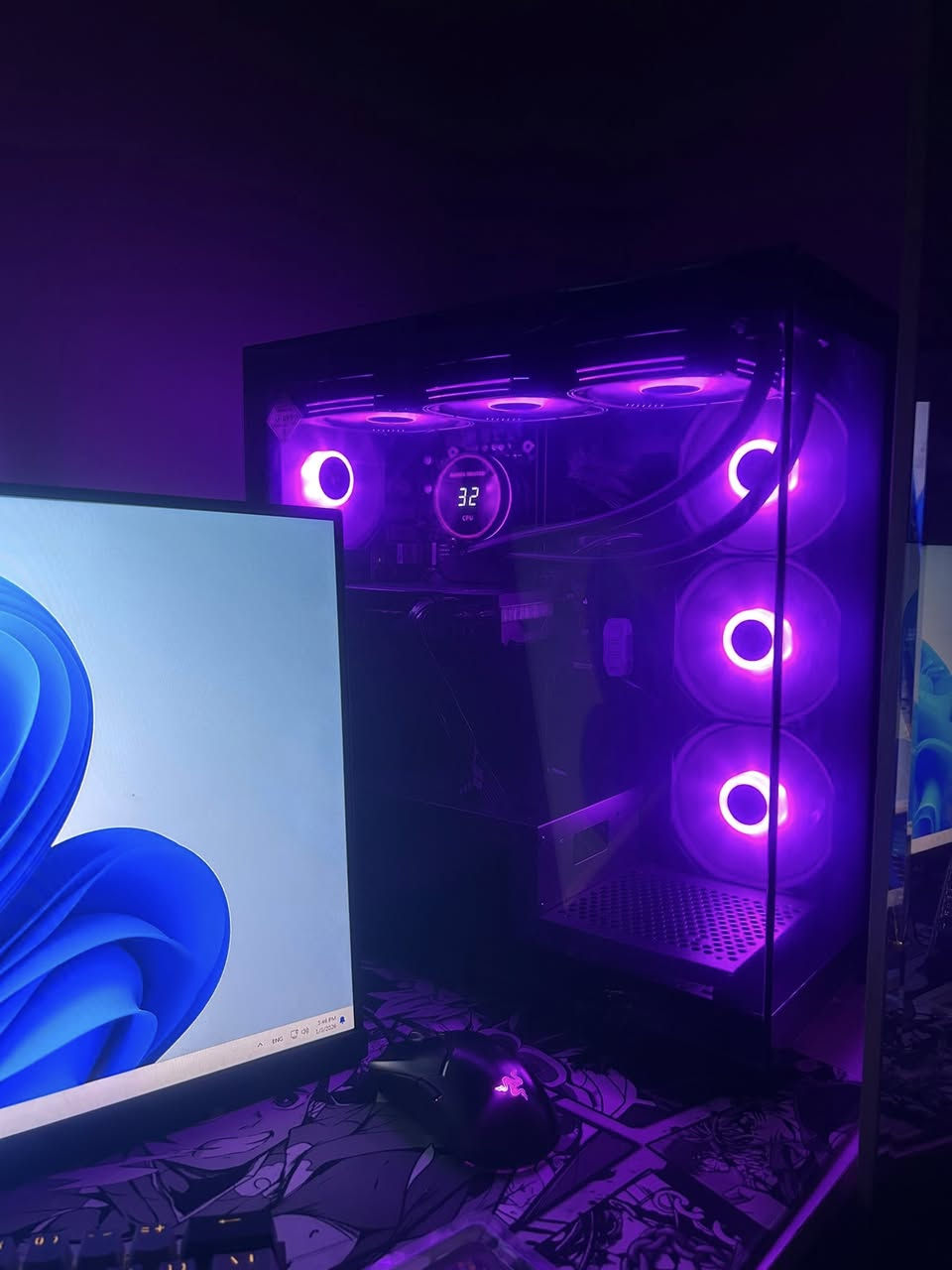 � للبيع: كمبيوتر كامل مع شاشتين وملحقات — نظيف 100%
🔶 مواصفات الجهاز:
• المعالج: Intel Core i7-12700
• كرت الشاشة: NVIDIA RTX 4060 Ti
• الرام: 32 GB DDR4 3600 MHz
• التخزين:
 - SSD 1 TB
 - SSD M.2 1 TB
• اللوحة الأم: H610
• مزود الطاقة: 750 W
• تبريد: مائي عالي الأداء
• الحالة: نظيف جداً، بدون أي مشاكل 👍

🔶 الإكسسوارات الإضافية:
• شاشتان (جودة ممتازة للعمل/اللعب)
• حامل شاشات مزدوج لتثبيت الشاشتين بشكل عملي
• مزود طاقة احتياطي 2000W — مثالي للترقية أو أنظمة إضافية

ملاحظات
التخزين 2 تيرا
سماعه هديه 
ماوس 2 + ماوس باد هديه
كيم باس 5 اشهر هديه
كيبورد مغناطيسي سعره 65،000

💰 السعر المطلوب (شامل كل شيء):
📌 2,200,000 دينار عراقي تقريبا
(السعر قابل للتفاوض بشكل منطقي)

📍 الجهاز جاهز للتجربة في المكان وتوصيل بحسب الاتفاق.
📞 للتواصل: [***********]
