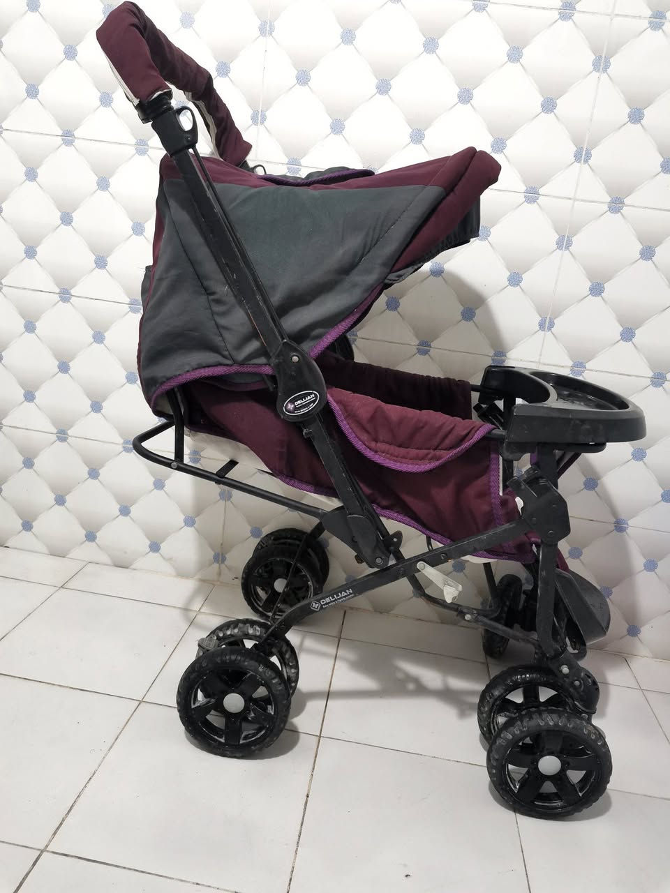 للبيع عربانة ماركة  دليجان جلوس و منام و تطبك و قفل تايرات 
سعر 23 
يوجد توصيل


**إذا كنت صاحب هذا الإعلان وتريد حذفه لأي سبب، رجاءا أرسل رسالة إلى الدعم الفني**