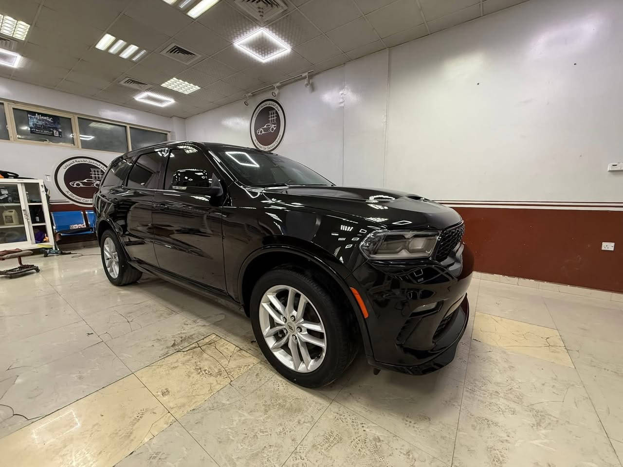 السلام عليكم 
دوج دورنكو 2023 
صبغ اربع قطع 
مواصفات GT فول 
العداد 16 الف
تصليح درجة اولى 
مرقم سليمانيه 
العنوان ديوانية 

السعر 245 ورقه
للاستفسار اتصال ع الرقم 
*********** 
بيع فقط
