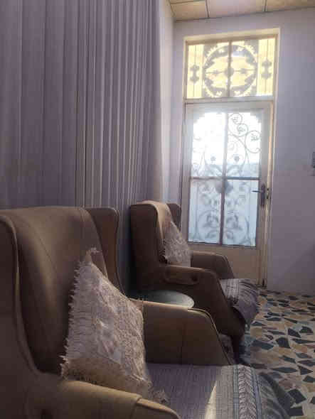 ♕ بسم الله الرحمن الرحيم اللهم صلِّ على محمد وآل محمد ♕

🏠  دار للبيع طابقين 

🌐 :  الموقع حي الحكم قرب مدرسة الحبوبي 

 📐 : المساحه 100

🌳:  مقابل خدمات 

/////  تفاصيل اكثر /////

الطابق الأول  /كونكريت مسلح سنة البناء ٢٠١٢ يحتوي المنزل على   غرف عدد2+ صاله + مطبخ +استقبال + منور عدد ٢ + حمام داخلي وخارجي

الطابق الثاني
عكادة سنة ٢٠١٦ غرفه كبيرة سويت + هول داخله + تواليت فقط

💰 السعر 95 مليون مع المجال 

 📲 للاستفسار الاتصال على الرقم 

 📞 ‏‪0788 251 8491‬‏  واتساب 

✨ لــن تـکون وحـيداً ابـداً مع  الــ مهيمن  للعـقار ✨
