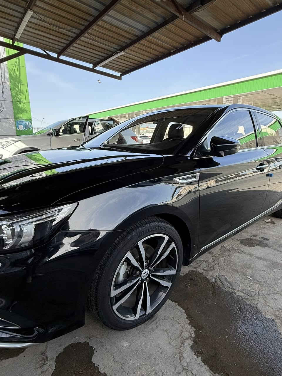 ‎ام جي 6 موديل 2023 MG6
‎ 🔸ضمان 6 سنوات او 200.000 الف كيلومتر
‎سياره مكفوله كفاله عامه ماعدا ملاحظة بالصندوق اكو ضربة خفيفة جدا باقية على حالها 
‎فول مواصفات اعلى فئه تروفي 
‎لون اسود 
‎السيارة  رقم بصرة تحويل مباشر
‎🔹المواصفات 
‎4سلندر محرك 1500T تيربو 
‎مرتبط كير بوكس اوتوماتيك من 7سرعات dct دبل كلج
‎- بصمة تشغيل و بصمة ابوب امامية وجنطة
‎- سلايد ( فتحه )، 
‎- شاشة كبيرة تدعم نظام الابل كار، 
‎- سايد بريك بصمة، و اوتو هولد 
‎- مثبت سرعة، وشفتات ستيرن
‎- درايف مود، سبورت وعادي 
‎- كاميرا خلفية
‎- مانع انزلاق، تراكشن
‎- تبريد امامي وخلفي، وثلاجة 
‎- حساس خلفي 
‎- مقعد السائق كهرباء 
‎- دواخل ومقاعد جلد، لونين بلاد مطعم كاربون فايبر
‎- فول تحكم ستيرن 
‎- ايرباك امامي، وجانبي وبالمقاعد 
‎- لد امامي خلفي 
‎- نظام اشارات جانبي 
‎- شاشة اعطال 
‎- حساس اطارات
‎- اشاره حاجب امامي خلفي 
‎- ويل عريض gt تاير سبورت 
‎ماشيه  25 الف كيلو فقط قابل للزياده  
‎السيارة داخل ضمان الشركه مع كافة الصيانة الدورية لدى الشركة 
‎السعر125  ورقة و بيها مجال حك الجية
‎مكان السيارة ال بصرة
للاستفسار ***********
