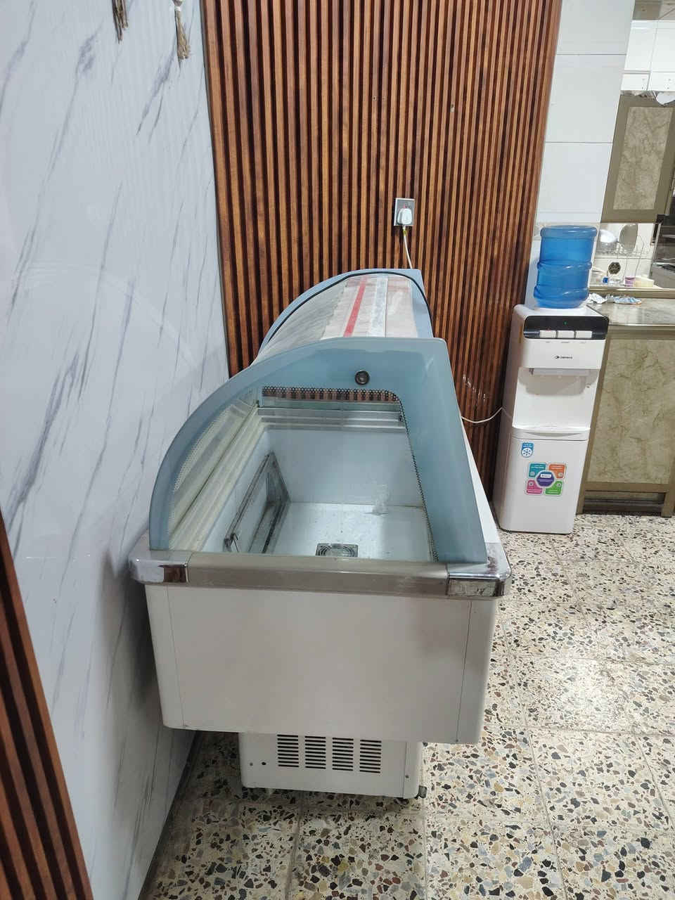 براد نضيف مستعمل شي قليل
600بي مجال
***********

