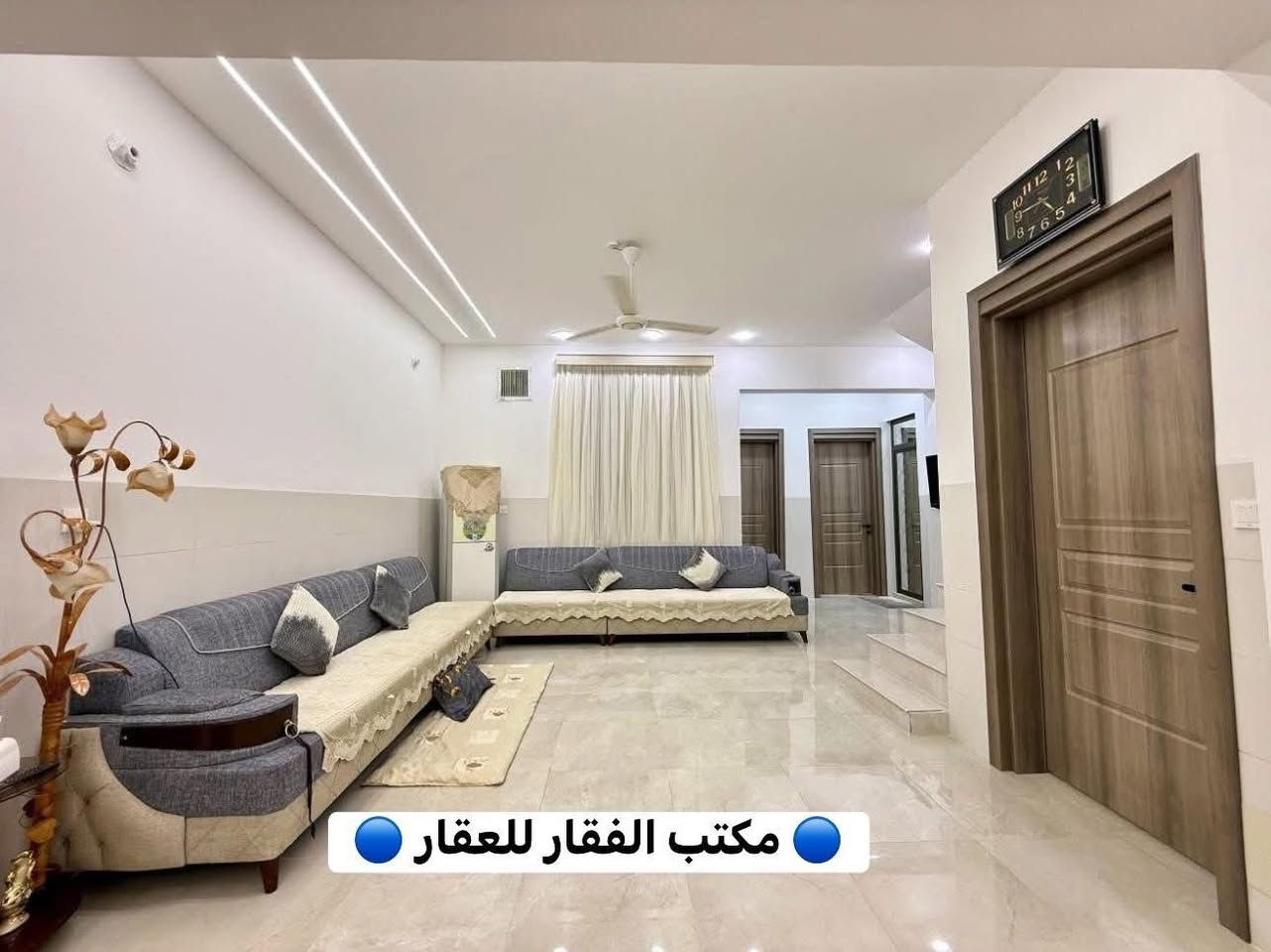 السلام عليكم 
دار للبيع 200م 
 سند 25 تحويل مباشر 
يحتوي على 🔵
غرف نوم 2 - صاله - كلدور - مطبخ بارد + حار - مجمع صحيات 3 - كراج - حديقه 
الخدمات 🔵
ماء - كهرباء - شارع تبليط 10م - انارة ليلية

الموقع 📍
مجمع البوابه السكني - طريق حله ديوانيه - مقابل منطقة المعيميرة 

للاستفسار عن أي عقار يتم نشرة
      مراسلة الصفحه او الاتصال على 
          *********** - عمار الربيعي 📞 
         *********** - فقار الجنابي 📞
