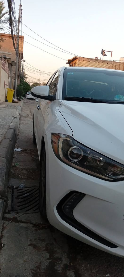 سلام عليكم النترا مديل 2018 للبيع وارد امريكي كلين بدون حادث السيارة ليبل واحد مواصفات فول فتحة بصمة انارة ترحيب شاشة كبيرة كامرة دوارة مثبت سرعة مكينة 2000 دوش مكينة وكير وحدادية وتخم تاير. جديد. 
السعر(143)
رقم انكليزي بغداد بسمي/ للستفسار. اتصال ***********
