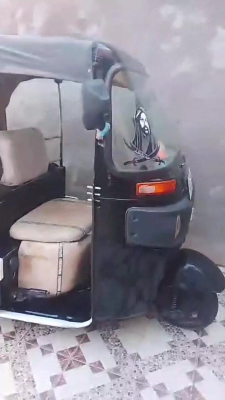 سلام عليكم للبيع22شهر 11عادي مو مضلع محرك كفاله
بيه طخات 
سعر 7700وبيه مجال ذيقار رقم 
***********

