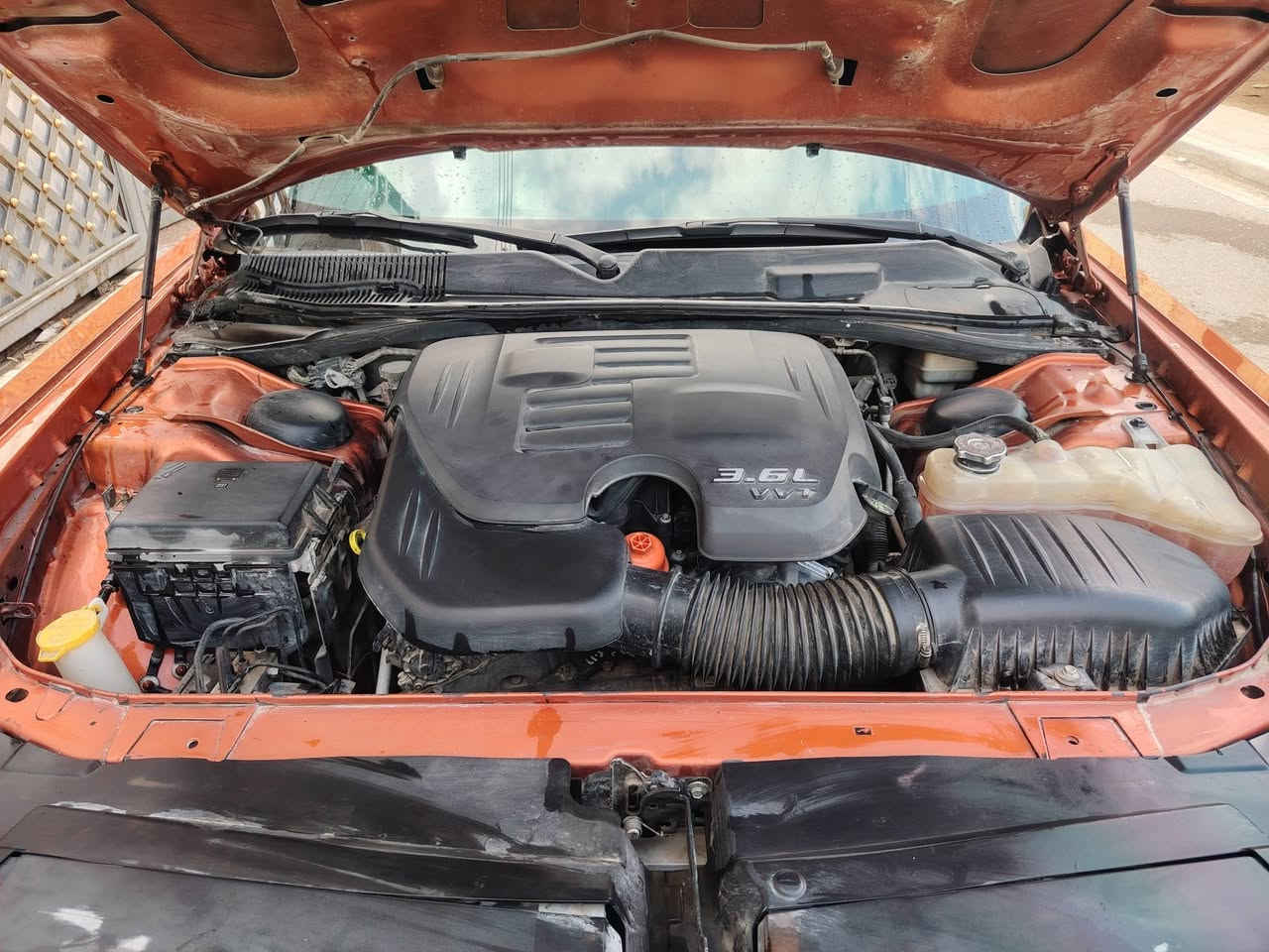 السلام عليكم دوج جالنجر موديل ١١ فول مواصفات فتحه بصمه ابواب بصمت تشغيل بصمه صندوق كامره امامي وخلفيه سيارة تبريد محرك كير اكسل تخم صدر امامي خلفي كله جدد كهرباء بلادي محرك ٣٦٠٠ سياره متصرف عليه دينار صبغ ٣ قطع فقط هزه وسنويه جدد تحويل مباشر بيع او مراوس حسب القناعه للاستفسار ***********
