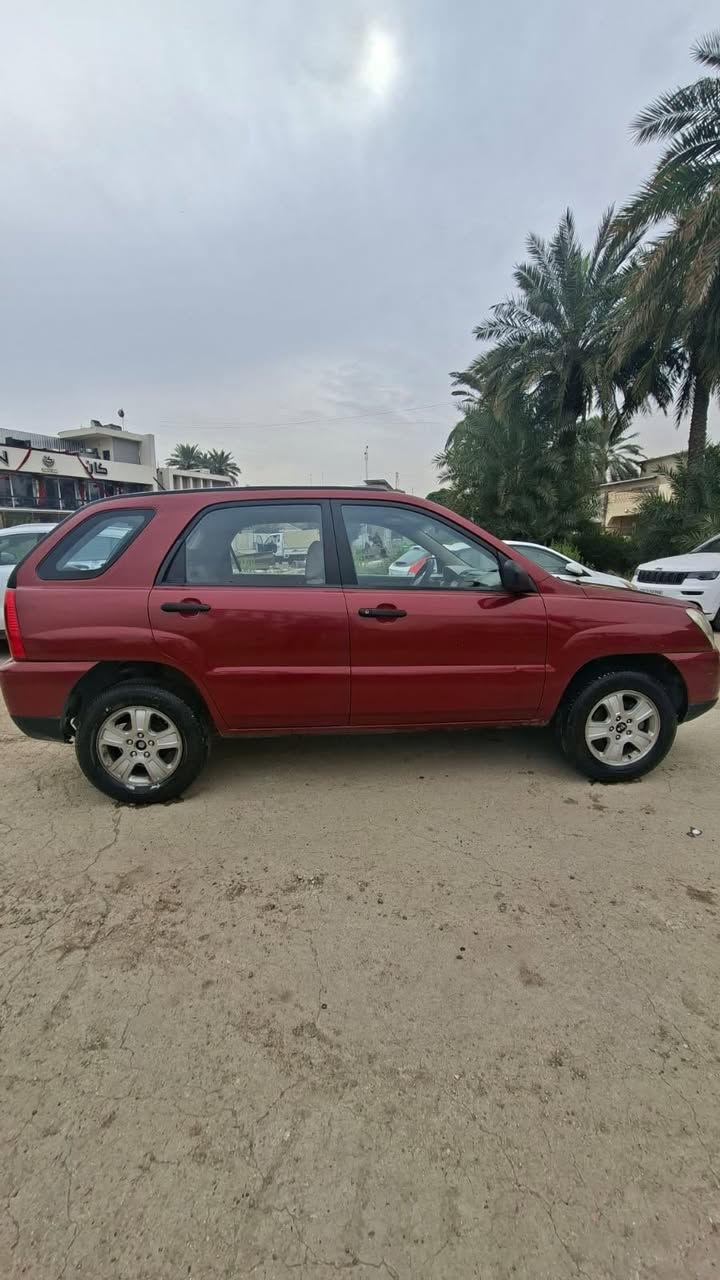 سبورتج خليجي بدون اي ضرر او ضربه مصبوغه فقط جماليه بسبب جراد رقم بغداد باسمي/ تخم تاير /  باتري جديد /كهربائيات كله شغاله /سنتر لوك  /كامرا تبريد شغال  /السعر ٩٠ ورقة / الاتصال / ***********
