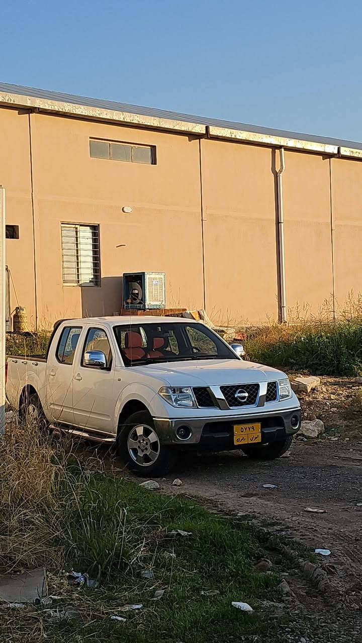 السلام عليكم 
للبيع: نيسان نافارا 
الموديل 2009 
كير عادي 
الممشى : 65 الف فقط السيارة
رقم دهوك تحويل مباشر 
السيارة برغي واحد ممفتوح بيها افحص وين ميعجبك  كير محرك اكسل هيكل صبغ كله بشرط وضع شركة
السعر 135$ وبيها مجال بسيط
***********
