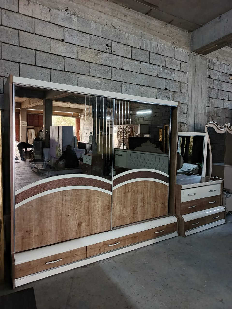 غرفة النوم نضيف مابي عيب شراي تعال خابر رقم *********** عنوان كركوك حريه
